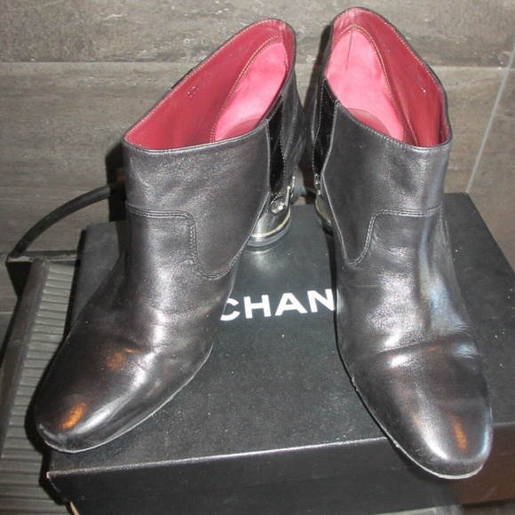 Authentic Chanel short black leather bootie size 39.5 made in Italy - Picture 4 of 14